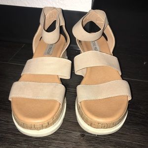 STEVE MADDEN PLATFORM SANDALS